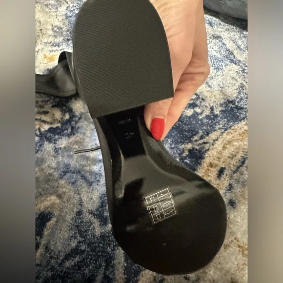 Beautiful/ unique sandals - Picture 4 of 5